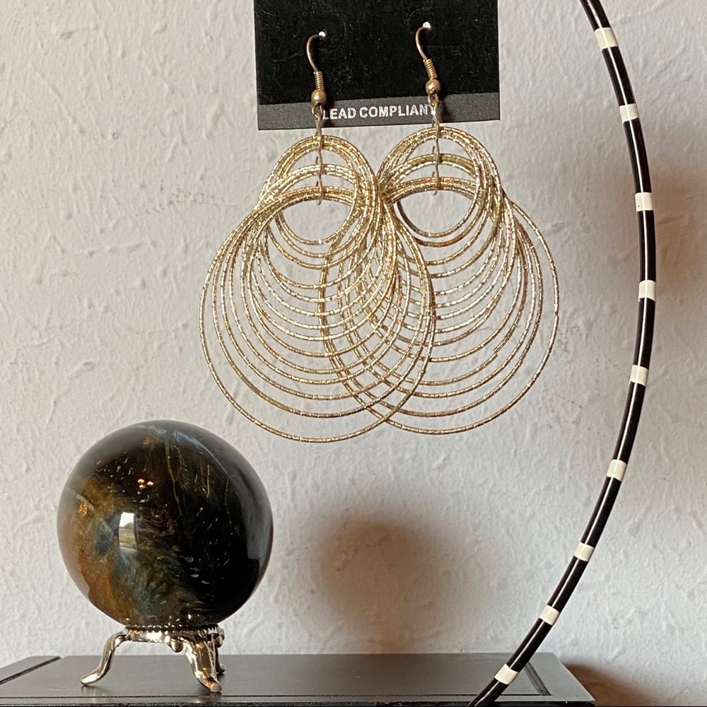 NEW! 3 Interlocking Circle Groups, Hoop Earrings - Picture 2 of 5